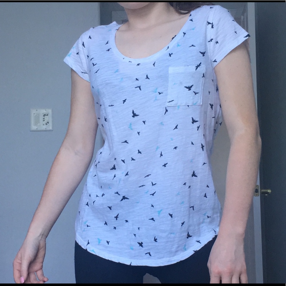 SALE❗️White Bird Pattern Flowy Tee